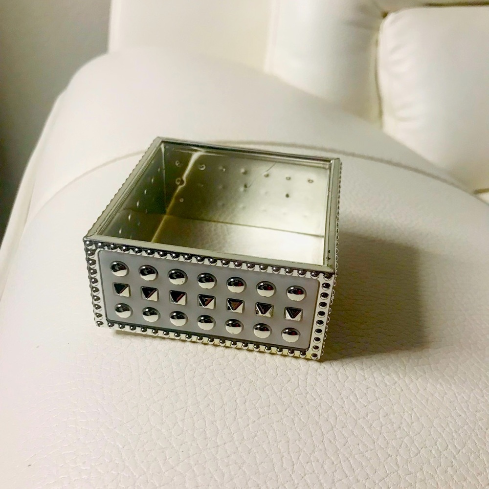Retro square white and silver bracelet